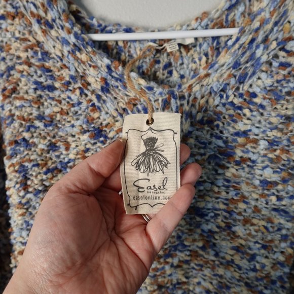 🌟 NWT! Easel Los Angeles V-Neck Sweater - Size Medium/Large! 🌟 - Picture 6 of 6